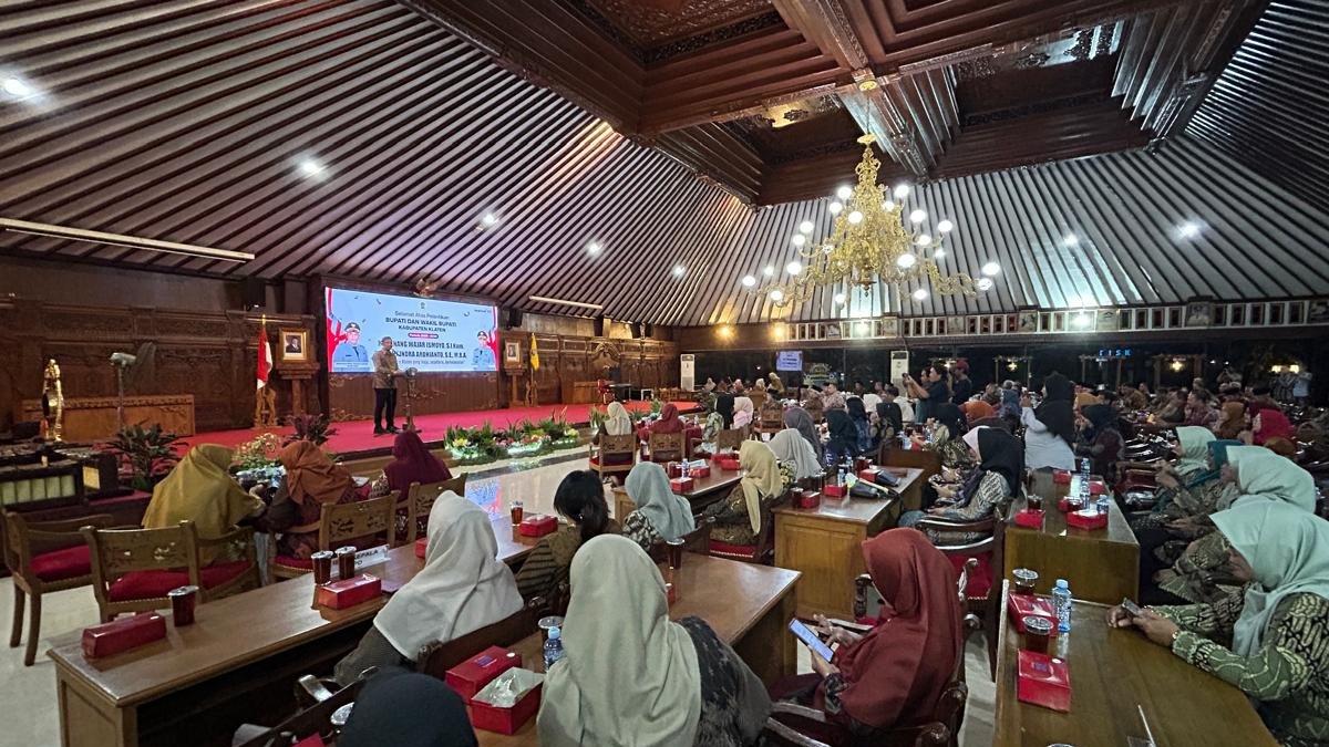 INFO KLATEN - Rapat koordinasi perdana Bupati dan Wakil Bupati (Wabup) Klaten periode 2025-2030 Hamenang Wajar Ismoyo dan Benny Indra Ardhianto, pada Kamis (21/2/2025) malam.