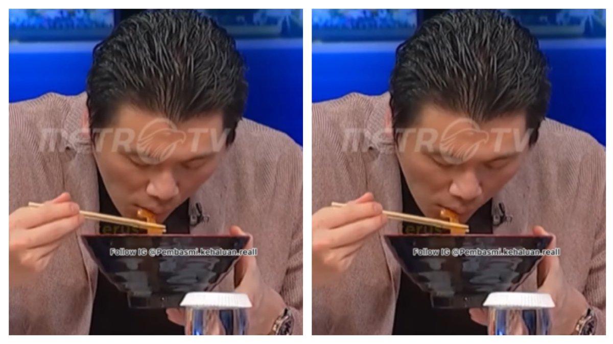 Reino Barack makan seblak menggunakan sumpit ala ramen