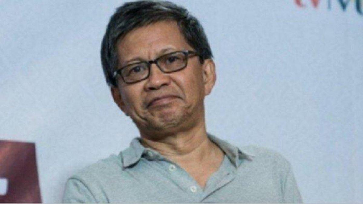 Rocky Gerung dilaporkan oleh relawan Jokowi terkait kasus penghinaan.