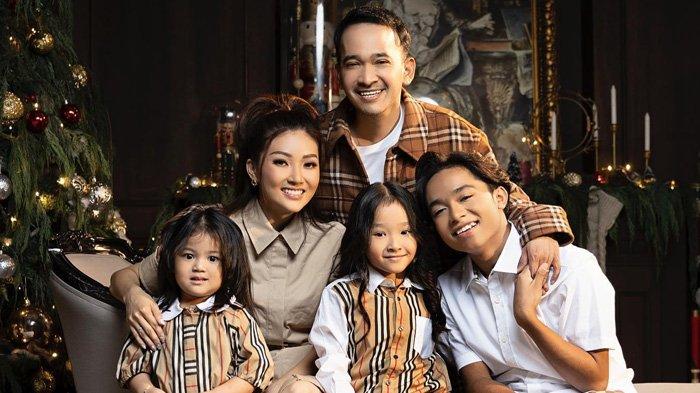 Ruben Onsu dan Sarwendah rayakan Natal