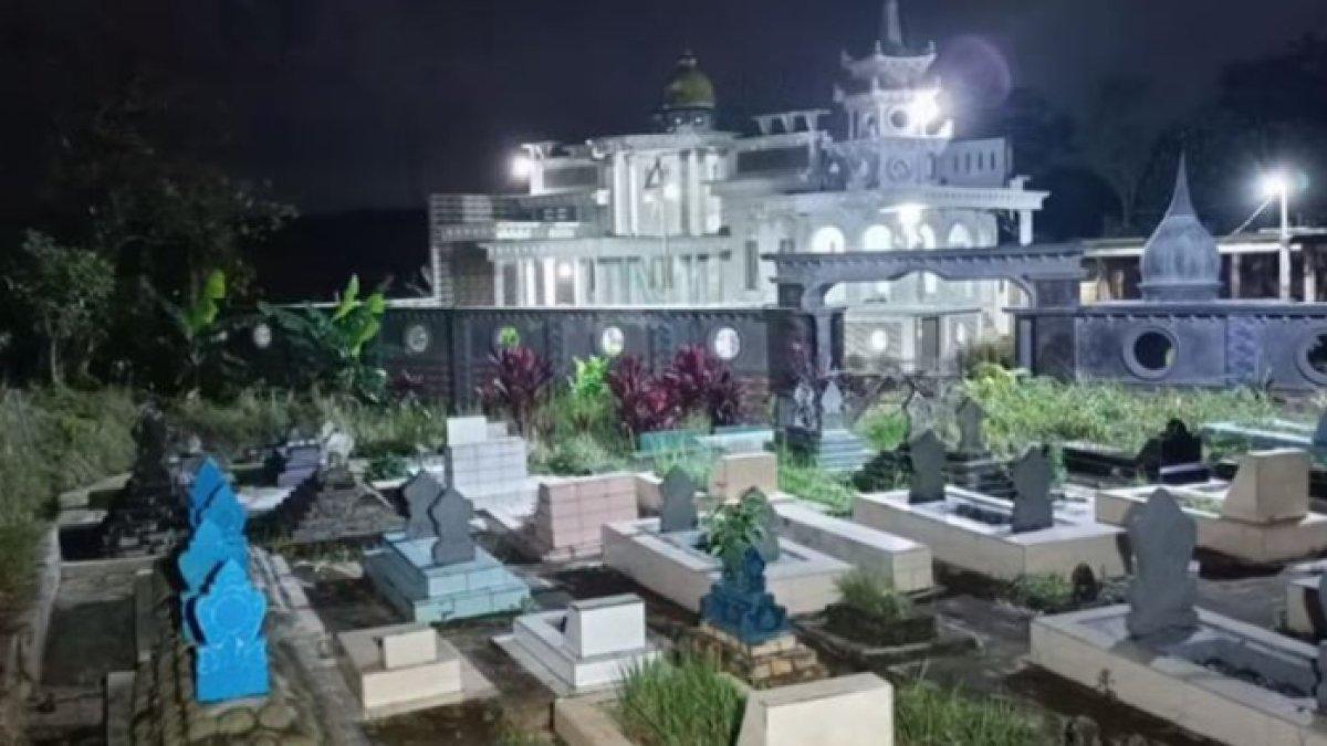 Rumah mewah di tengah kuburan harga Rp 5 miliar