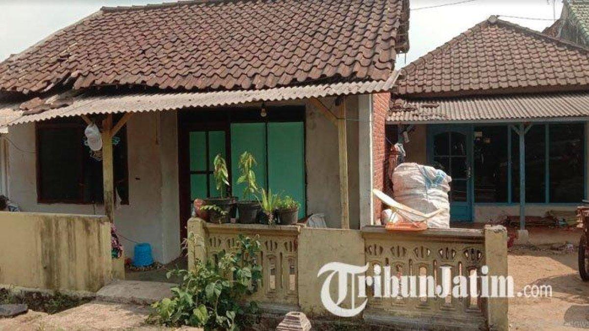 Rumah tersangka yang berada di wilayah Kecamatan Kedungkandang Kota Malang. Di tempat inilah, korban D disiksa dan dianaya oleh para tersangka selama kurun waktu 6 bulan.