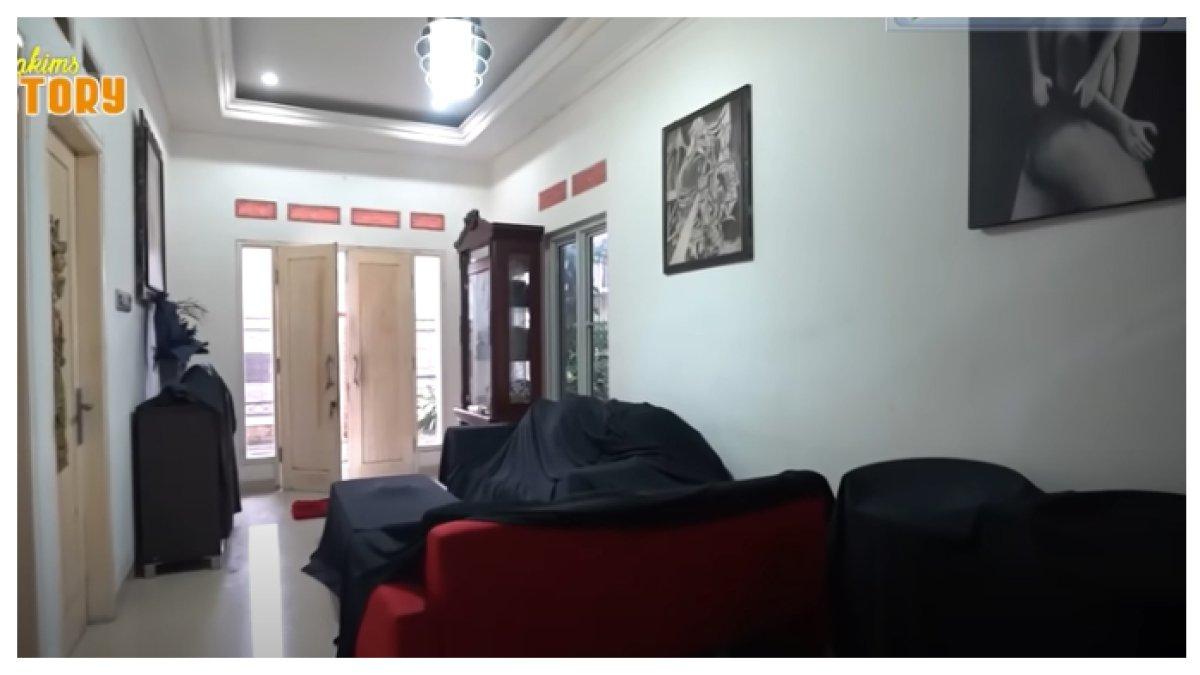 Dalam rumah Jeremy Teti yang akan dijual.
