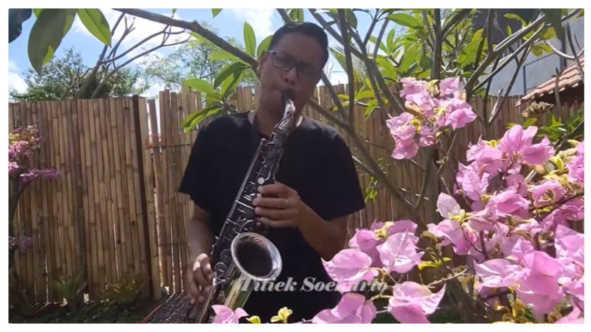Gaya Titiek Soeharto Cover Lagu 'Ayang'