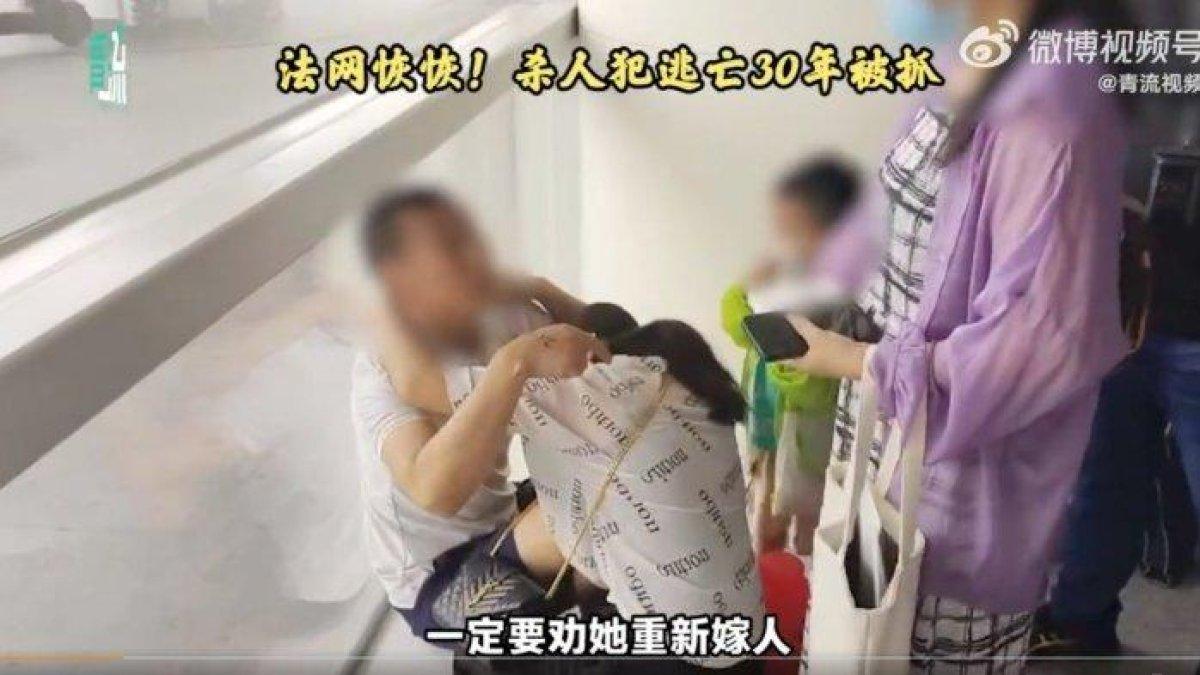 Screenshot video saat Zhou mengucapkan selamat tinggal kepada istrinya