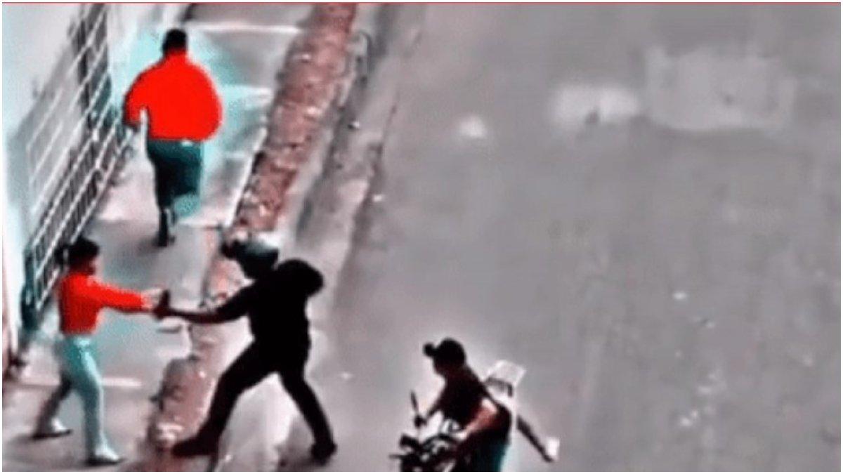 Seorang pria di Meksiko lari tinggalkan pacar saat dirampok.