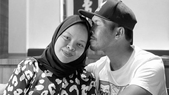 Shuib dan mendiang istri, Siti Sarah