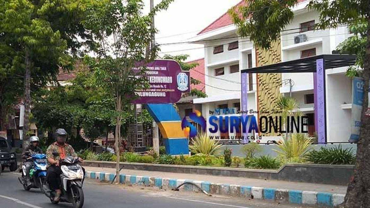 SMAN 1 Kedungwaru Tulungagung.