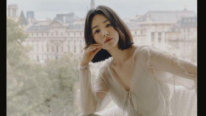 Song Hye Kyo memesona pakai perhiasan miliaran rupiah