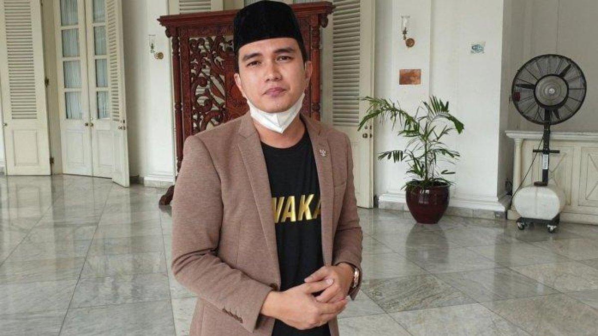 Aldi Taher.