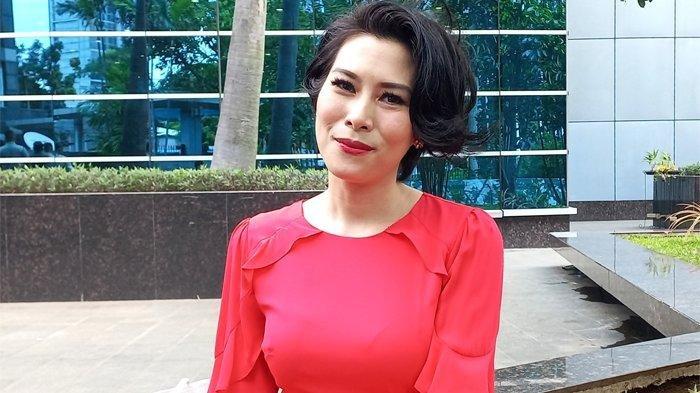 Sosok artis sekaligus presenter Anya Dwinov