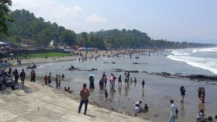 Ilustrasi pantai yang kerap dikunjungi para turis asing.