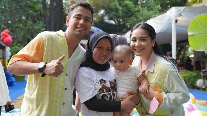 Sus Rini pengasuh Rayyanza, anak dari Raffi Ahmad dan Nagita Slavina.