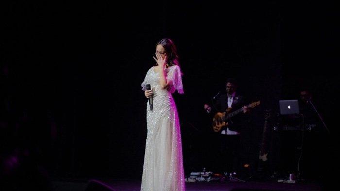 Momen BCL sedang gelar konser.