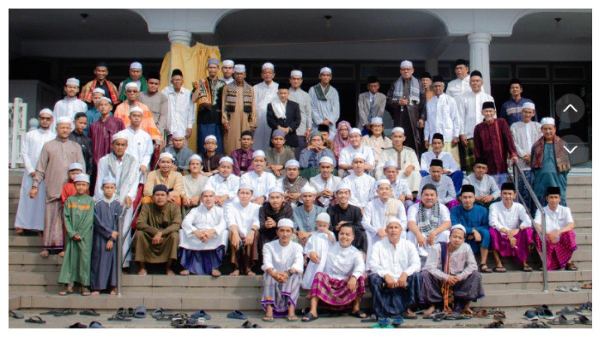 Foto kebersamaan para jamaah saat tidak banjir.