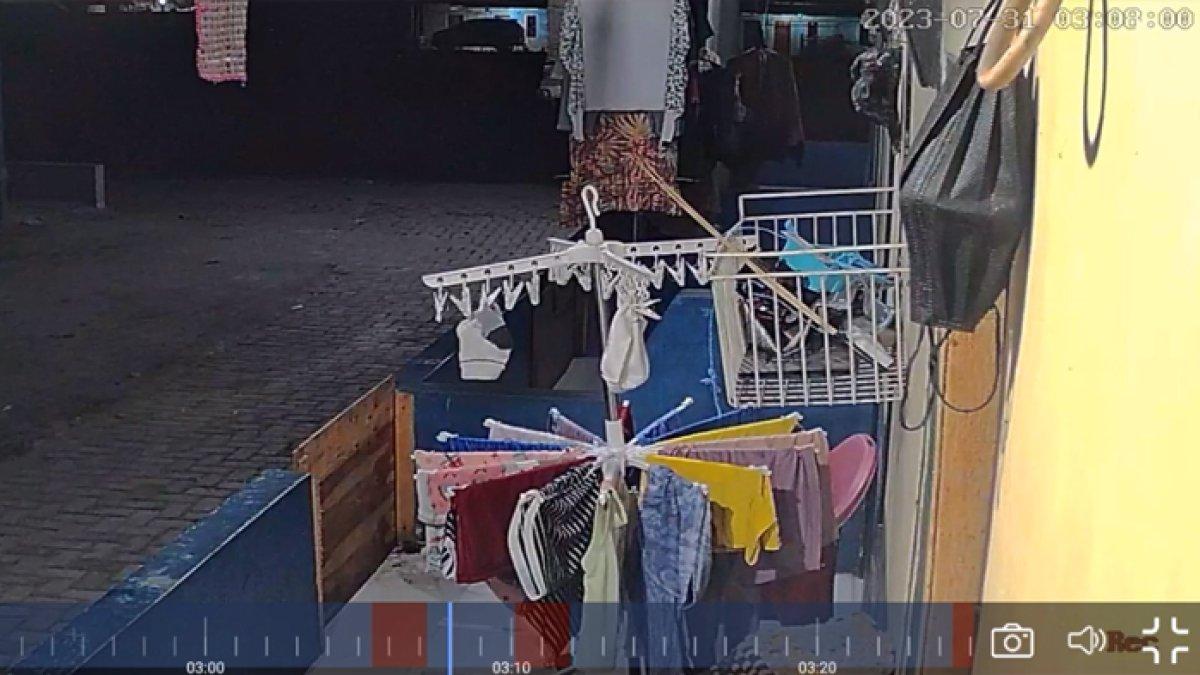Viral di media sosial video yang membuat bulu kuduk merinding, warga Serang belakangan ini mendapatkan teror suara ketukan pintu rumah