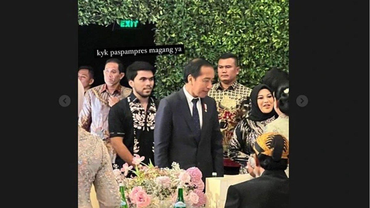 Thariq Halilintar jalan di belakang Jokowi.