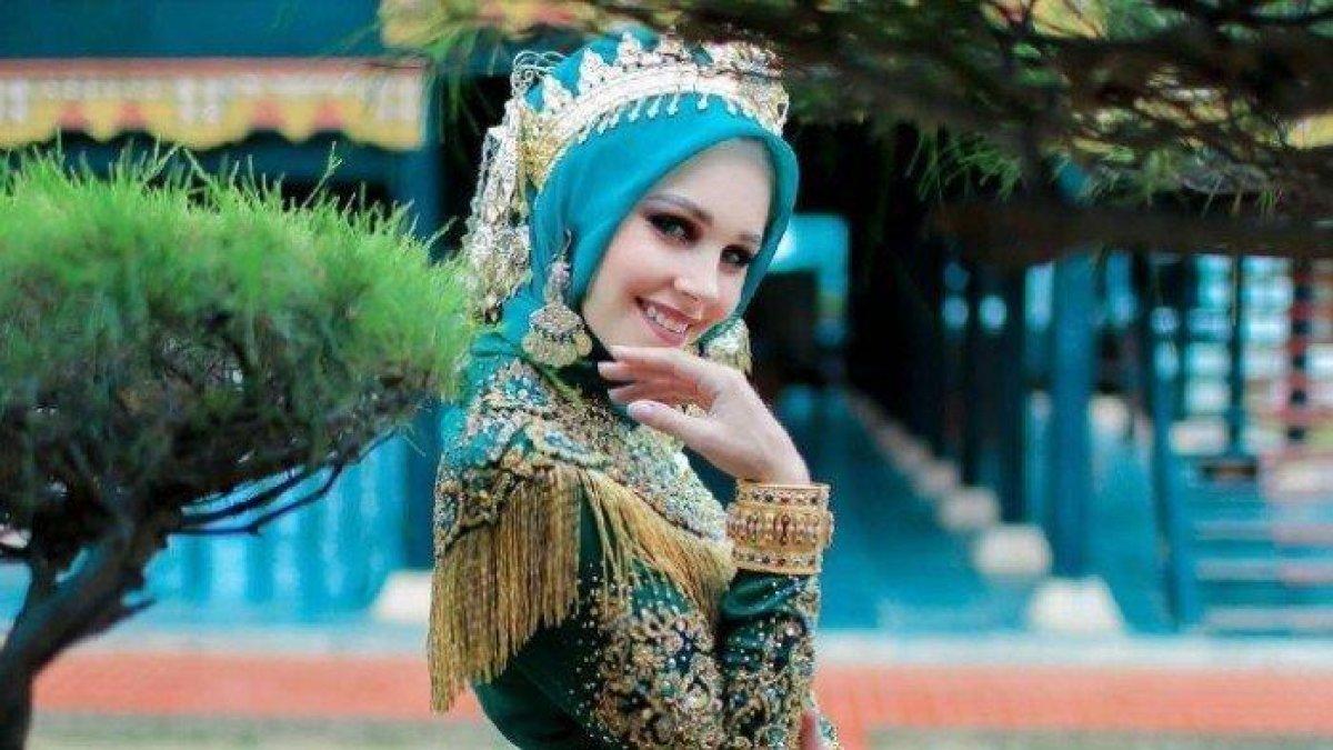 Tiphaine Poulon menjadi mualaf dan memakai hijab