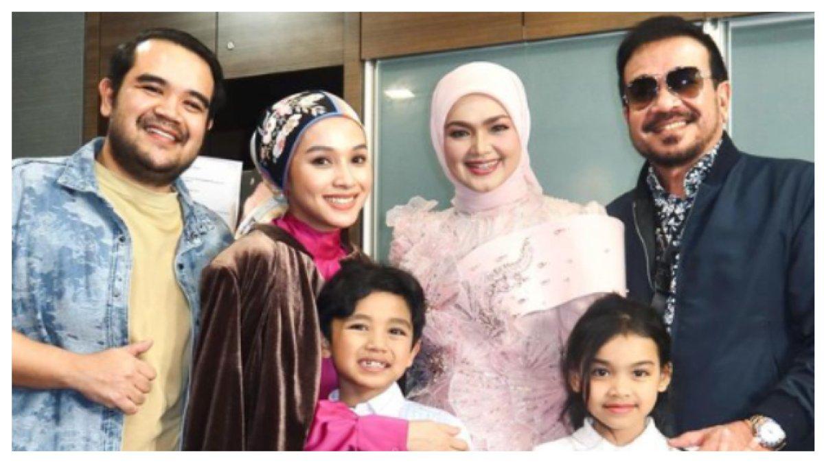 Tya menikah dengan Asyraf Khalid sekaligus putra dari penyanyi Datuk Siti Nurhaliza.