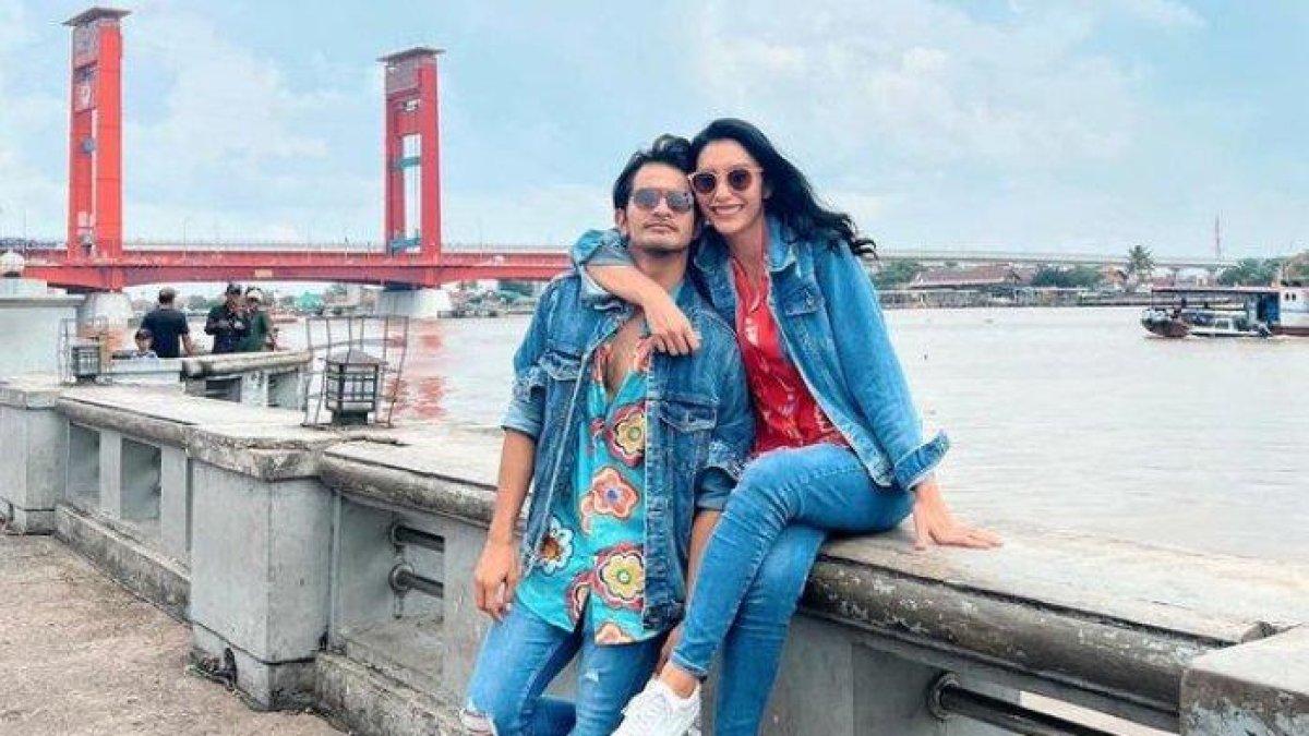 Tyas Mirasih bersama kekasihnya Tengku Tezi