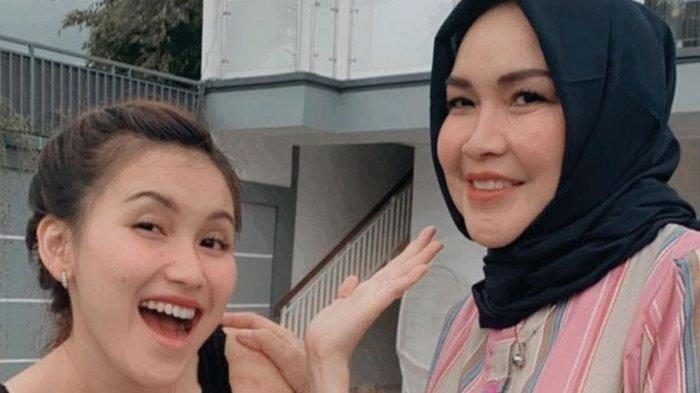 Umi Kalsum buka suara soal kabar Ayu Ting Ting gelar lamaran.