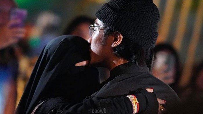Umi Pipik dan Abidzar