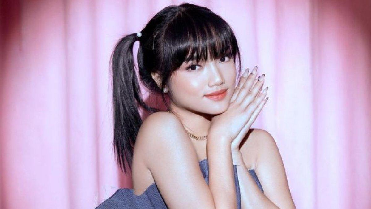 Fuji Utami baru saja menghebohkan dengan sesi Shopee Live perdananya pada 29 Agustus 2023 yang berhasil meraih respon dan omzet begitu fantastis dengan tembus lebih dari 3 ribu produk terjual di akunnya Fuji_an. (Dok. Instagram/@fuji_an)
