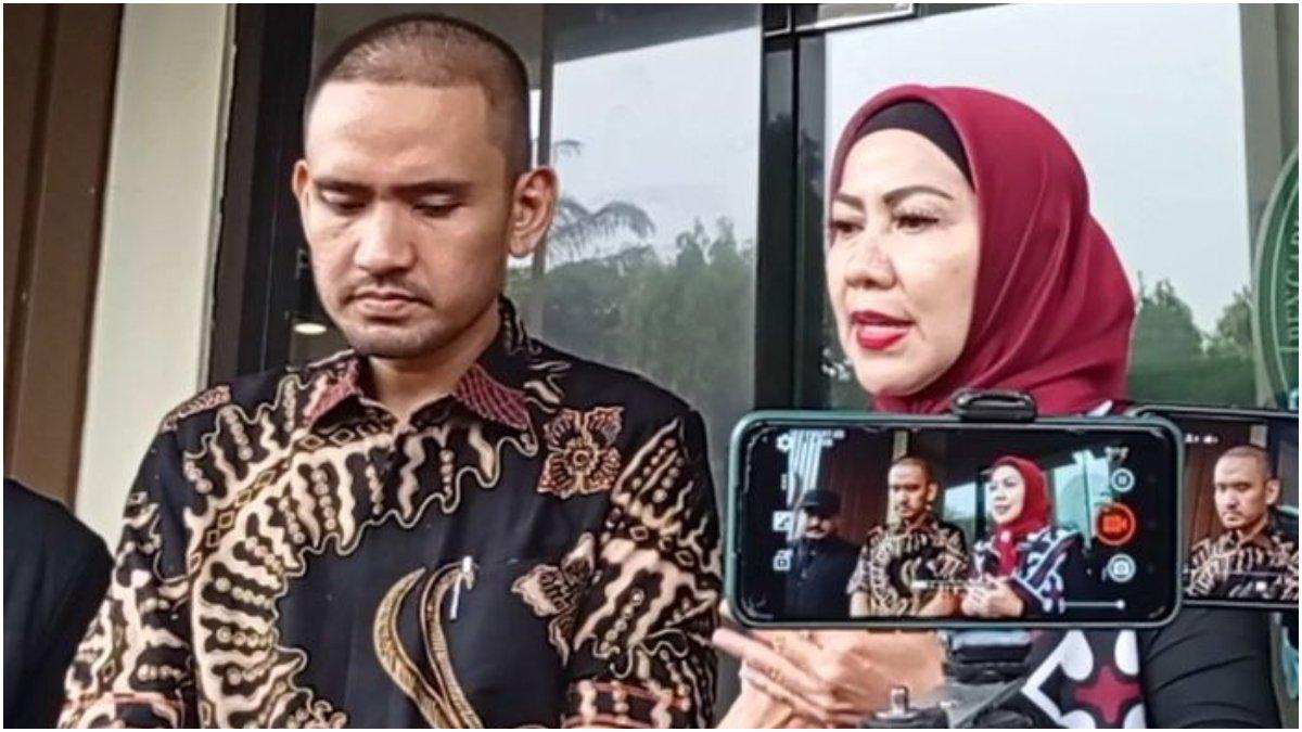 Venna Melinda kembalikan barang-barang Ferry Irawan.