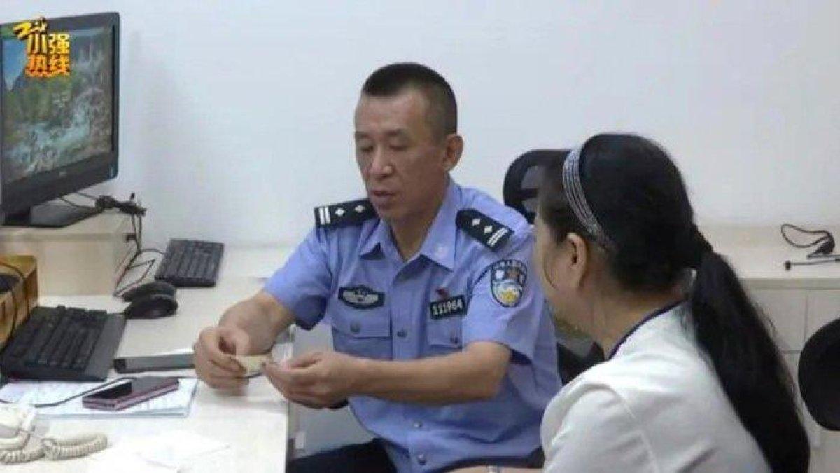 Wang meminta bantuan polisi setempat untuk menemukan putrinya