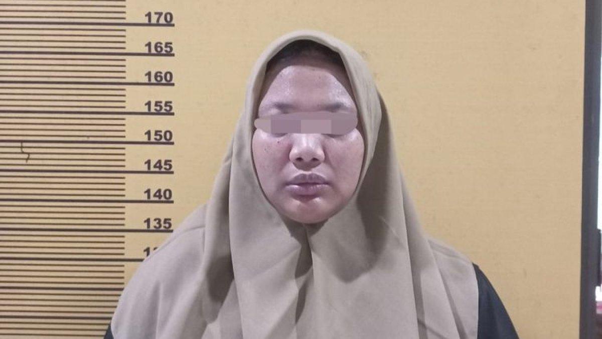 AN (21), wanita muda yang merampok neneknya sendiri saat diamankan di Satreskrim Polres Inhu, Riau, Sabtu (24/2/2024).