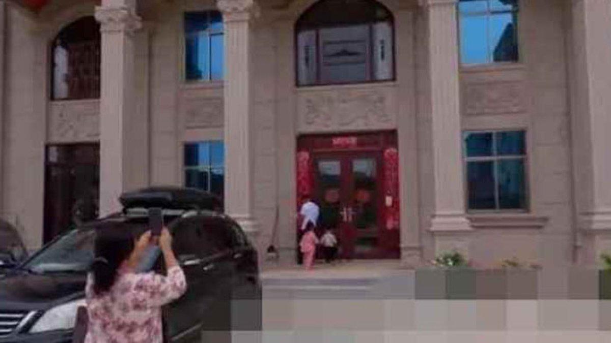 Wanita nikahi brondongnya dalam kondisi pas-pasan, kini diratukan tinggal di 'istana'