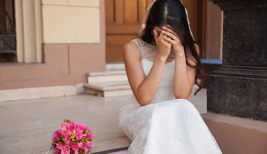 Ilustrasi pengantin wanita sedih