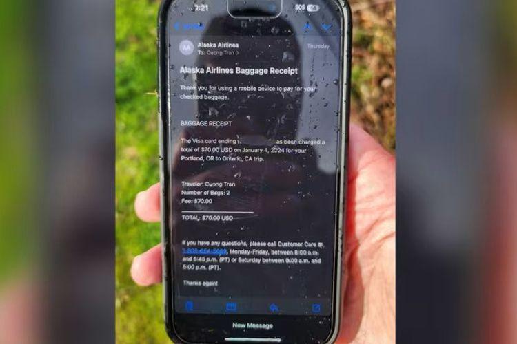 Sebuah iPhone yang jatuh dari ketinggian 16.000 kaki (5.000 meter) dari penerbangan Alaska Airlines mendarat tanpa ada satu pun retakan pada layarnya.