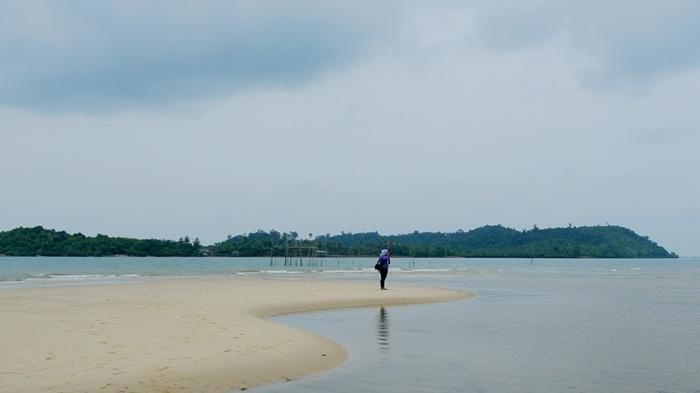 Pantai Setokok di Batam.