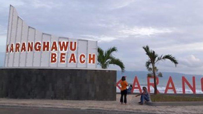 Pantai Karang Hawu.