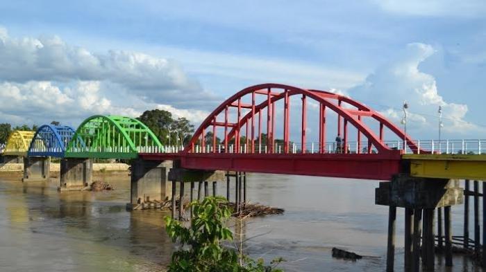 Jembatan Beatrix di Kabupaten Sarolangun, Provinsi Jambi.