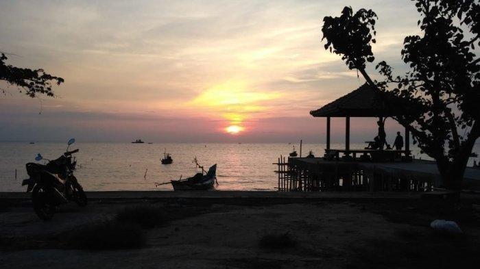 Keindahan alam Pantai Binangun di Kabupaten Rembang Jawa Tengah mengundang penasaran.