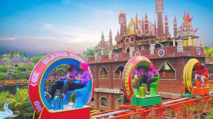 Wahana Sepeda Layang di Slanik Waterpark.