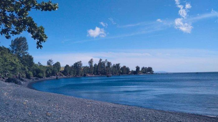 Pantai Batuangus di Bitung, Sulawesi Utara.