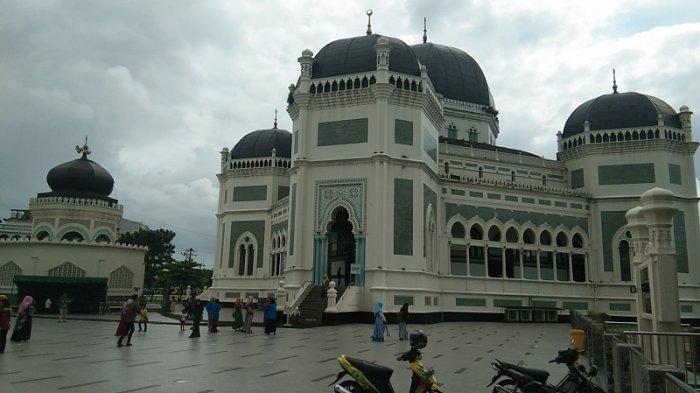 Masjid Raya Al Mashun di Jalan Sisingamangaraja, Nomor 61, Mesjid, Kecamatan Medan Kota, Kota Medan.