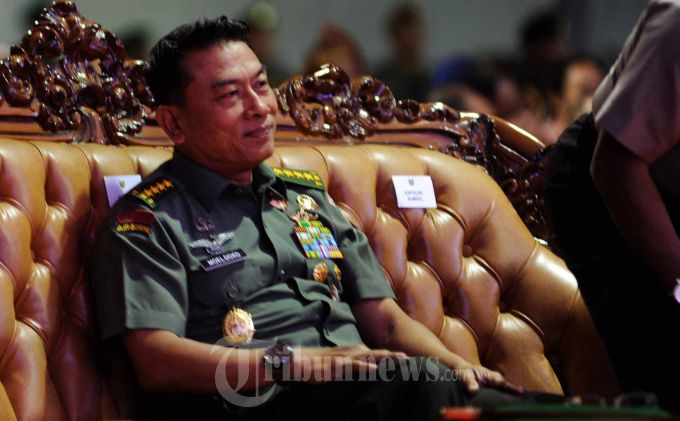 Jenderal TNI Moeldoko saat menghadiri halal bihalal KSAD bersama masyarakat Sumsel di Makodam II Sriwijaya Palembang, Selasa (27/8/2013). Jenderal TNI Moeldoko mendapat kepercayaan dari Presiden Susilo Bambang Yudhoyono sebagai calon tunggal Panglima TNI menggantikan Laksamana Agus Suhartono (TRIBUNSUMSEL/M.A.FAJRI)