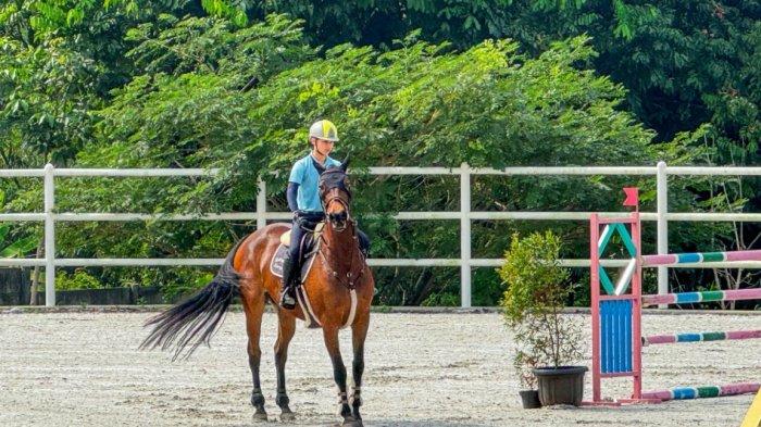 ATLET BERKUDA - Atlet DNV Equestrian, Nusrtdinov Zayan Fatih. Dinov itu sukses mengalahkan belasan rider pada pertandingan dengan artikel Jump Off tersebut.