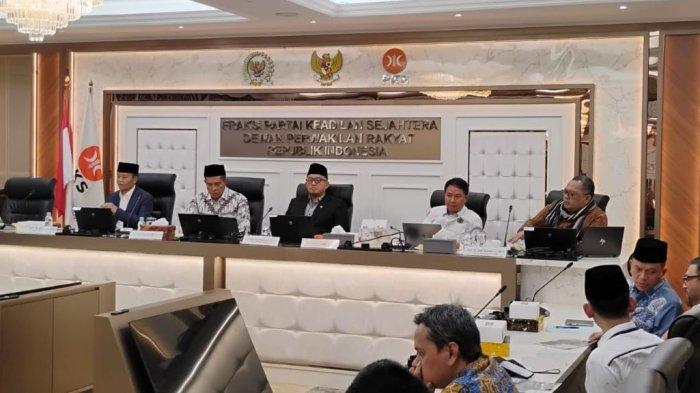 KUOTA HAJI INDONESIA - Agenda Focus Group Discussion (FGD) digelar Fraksi PKS membahas soal pelaksanaan Ibadah Haji, di Gedung Nusantara I, Kompleks Parlemen, Senayan, Jakarta, Selasa (14/7/2025). Wakil Ketua Komisi VIII DPR RI Ansory Siregar berharap pemerintah bisa lobi pemerintah negara Asia Tengah dan ASEAN untuk memberikan kuota hajinya ke Indonesia.