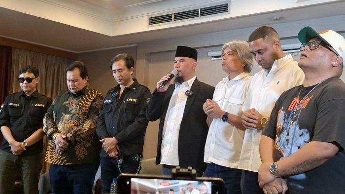 TITIEK PUSPA MENINGGAL - Ahmad Dhani berduka setelah mendengar kabar Titiek Puspa meninggal dunia.