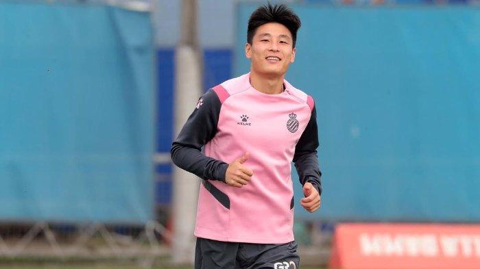 Aksi pemain timnas China, Wu Lei saat masih berseragam Espanyol