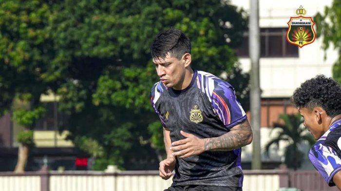 PEMAIN BARU BHAYANGKARA - Pemain naturalisasi Kamboja asal Kolombia, Andres Nieto dalam sesi latihan tim Bhayangkara FC menuju kompetisi Liga 1 2025/2026, Kamis (26/6/2025). (Instagram Bhayangkara - 26/6/2025)