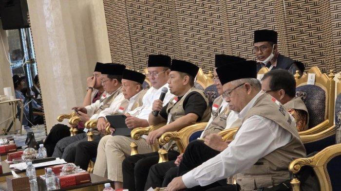HAJI 2025 - Anggota Timwas Haji DPR RI Adies Kadir dan jajaran saat mengikuti rapat. Adies menyoroti layanan haji Indonesia pada 2025 masih grade D meski ada kemampun Grade B.
