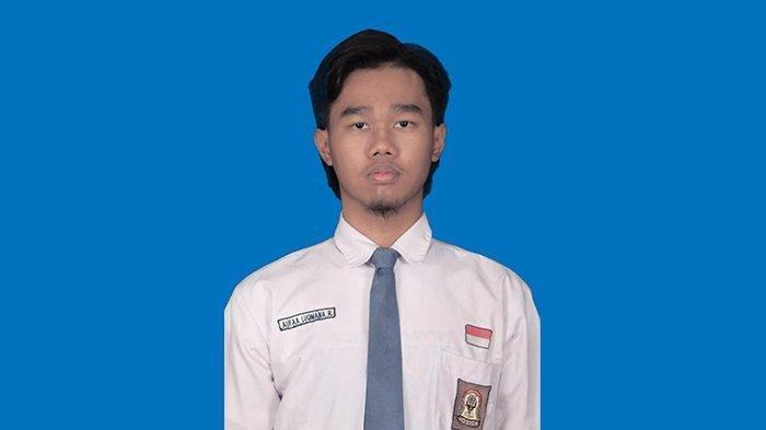 PENGGUGAT JOKOWI - Aufaa Luqman Re A (19) pemuda asal Solo, Jawa Tengah kini menjadi sorotan usai melayangkan gugatan perdata yang ditujukan kepada tiga pihak yakni Joko Widodo (Jokowi), Maruf Amin dan PT Solo Manufaktur Kreasi ke Pengadilan Negeri (PN) Solo, Selasa (8/4/2025).
