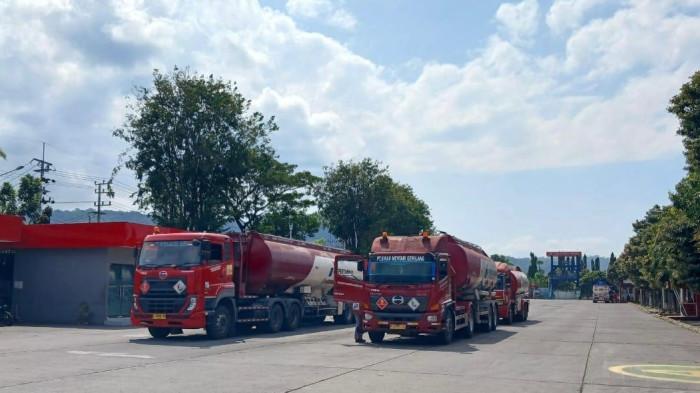 UBAH RUTE - Pertamina Patra Niaga Jatimbalinus mengubah rute pengiriman BBM dari Banyuwangi ke Jember menggunakan 79 mobil tangki BBM pasca penutupan jalur Gumitir Jawa Timur, sejak 24 Juli 2025.
