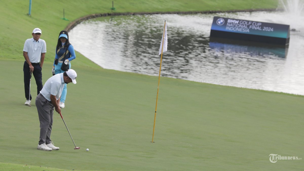 Peserta mengikuti BMW Golf Cup National Final Indonesia 2024 di Jakarta, Rabu (15/1/2025). BMW Indonesia menggelar BMW Golf Cup National Final Indonesia 2024 dimana 3 pemenang dari masing-masing kategori akan mewakili Indonesia di BMW Golf Cup Final yang akan diadakan di Bangkok, Maret 2025. Turnamen kualifikasi nasional ini menghadirkan daya tarik dan kelas yang sama, yang selama puluhan tahun telah menjadikan BMW sebagai mitra global terpercaya dalam dunia golf. TRIBUNNEWS/IRWAN RISMAWAN